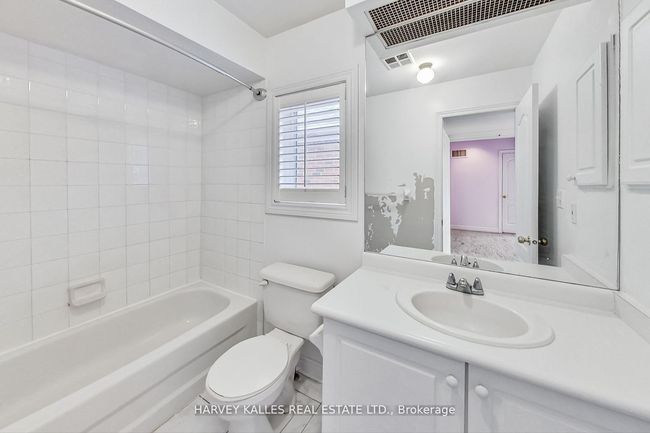 241 Denise Cir, House attached with 3 bedrooms, 3 bathrooms and 3 parking in Newmarket ON | Image 17