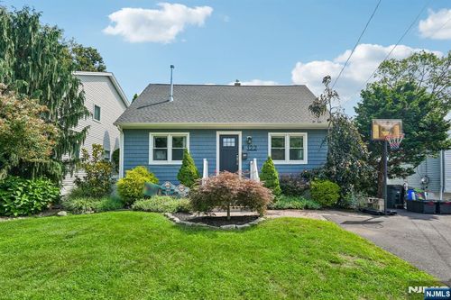 122 Maplewood Avenue, Wayne, NJ, 07470 | Card Image