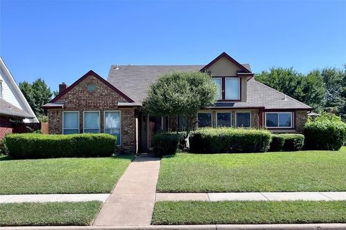 2766 Claremont Dr, Grand Prairie, TX, 75052-4302 | Card Image