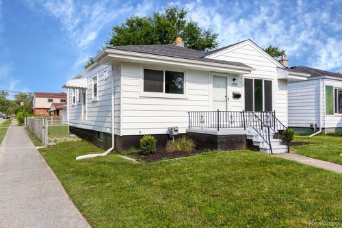 24805 Dale Ave, Eastpointe, MI, 48021-1022 | Card Image