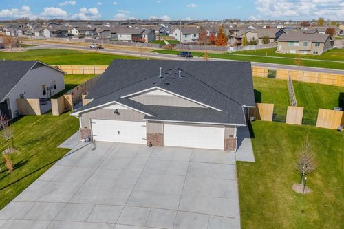 2865 S Cedar Crest Ct, Wichita, KS, 67215 | Card Image