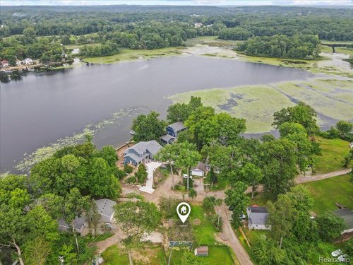 5246 Wayne Rd, White Lake, MI, 48383-2143 | Card Image