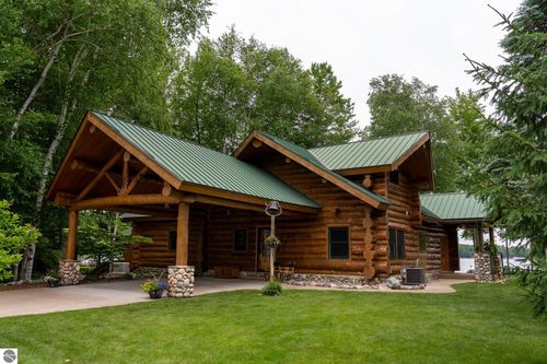 2095 Middle Haven Dr, Gladwin, MI, 48624-8504 | Card Image