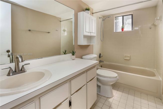0 - 444 Se 14th St, Townhouse with 2 bedrooms, 2 bathrooms and null parking in Dania Beach FL | Image 17
