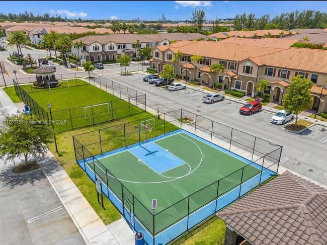 9231 W 32 Nd Ln, Home with 3 bedrooms, 3 bathrooms and null parking in Hialeah FL | Image 56