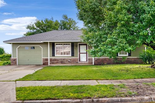 223 Eastmanor Cir, Pryor, OK, 74361-4412 | Card Image