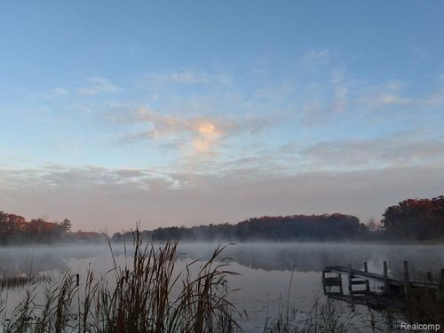 950 Powell Lake Ct, Oxford, MI, 48371-4864 | Card Image