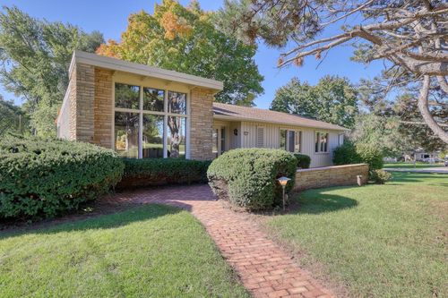 12555 Laurel Ln, Elm Grove, WI, 53122-1439 | Card Image