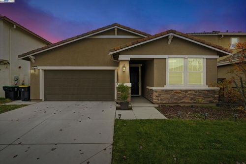 17704 Choate St, Lathrop, CA, 95330-8471 | Card Image