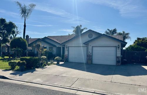 215 S Red Oak St, Porterville, CA, 93257-7307 | Card Image