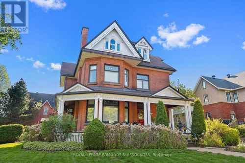 307 Maple Ave, Pembroke, ON, K8A1L8 | Card Image