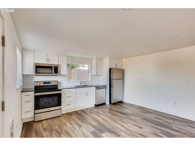 2747 Ne Bryant St, House other with 5 bedrooms, 2 bathrooms and 1 parking in Portland OR | Image 17