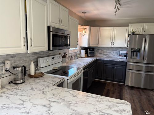 2819 Spielman Heights Dr, Adrian, MI, 49221-9228 | Card Image