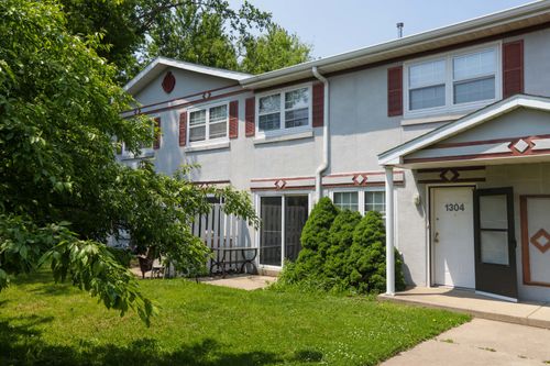 1304 Green Meadow Ln, Harvard, IL, 60033-3675 | Card Image