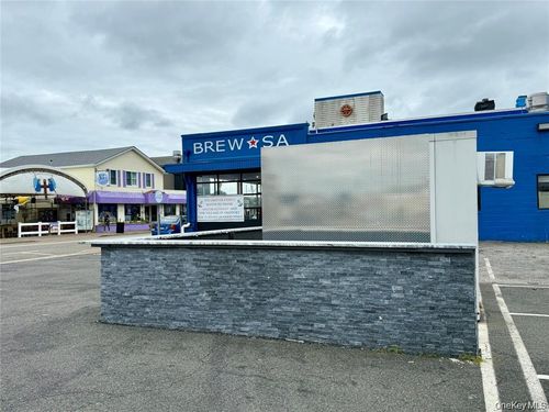 180 Woodcleft Ave, Freeport, NY, 11520-6336 | Card Image