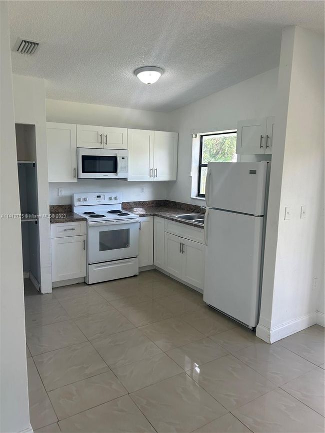 0 - 3481 Nw 193rd St, House other with 3 bedrooms, 2 bathrooms and null parking in Miami Gardens FL | Image 5