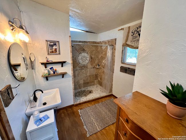 163 Northridge Dr W, House other with 2 bedrooms, 3 bathrooms and null parking in Mountain Home TX | Image 26