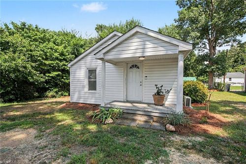 2211 Fairfax Rd, Greensboro, NC, 27407-4219 | Card Image