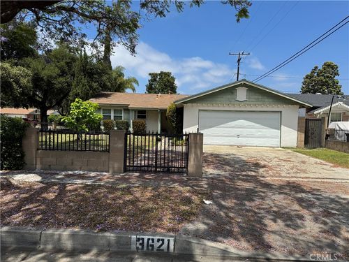 3621 W Crystal Ln, Santa Ana, CA, 92704-2304 | Card Image