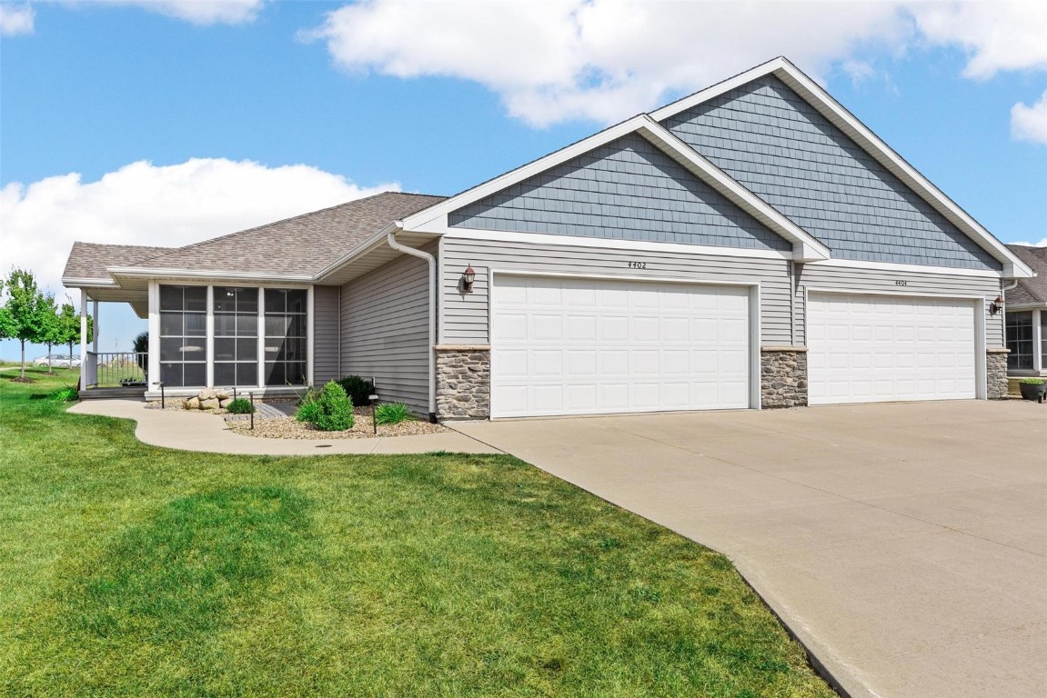 Calder Dr, Marion, IA 52302