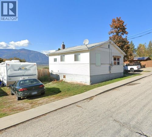 229 9 Ave S, Creston, BC, V0B1G3 | Card Image