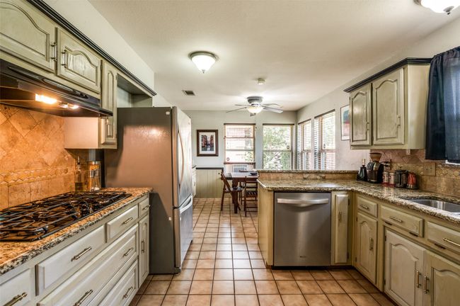 Kitchen. | Image 12
