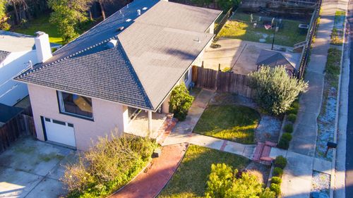 2565 North St, Redding, CA, 96001-1301 | Card Image