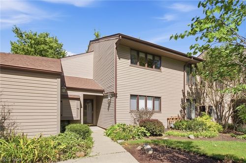 3a-16575 Wren Rd, Chagrin Falls, OH, 44023-4559 | Card Image