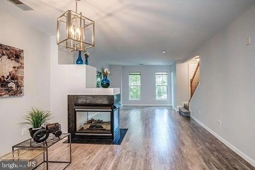 apt-202-1591 Leeds Castle Dr, VIENNA, VA, 22182-5558 | Card Image