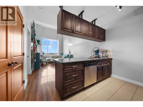 402-11935 Burnett St, Maple Ridge, BC, V2X9A9 | Card Image