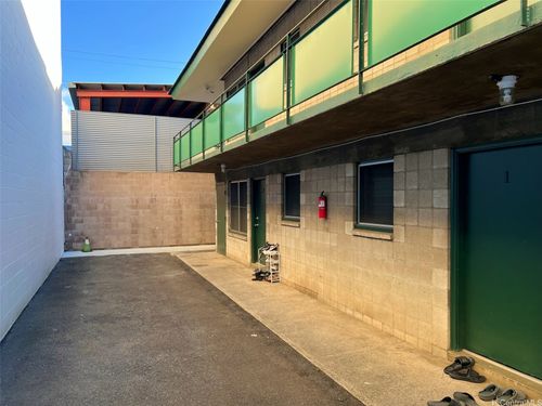 1722 Democrat St, Honolulu, HI, 96819-3117 | Card Image