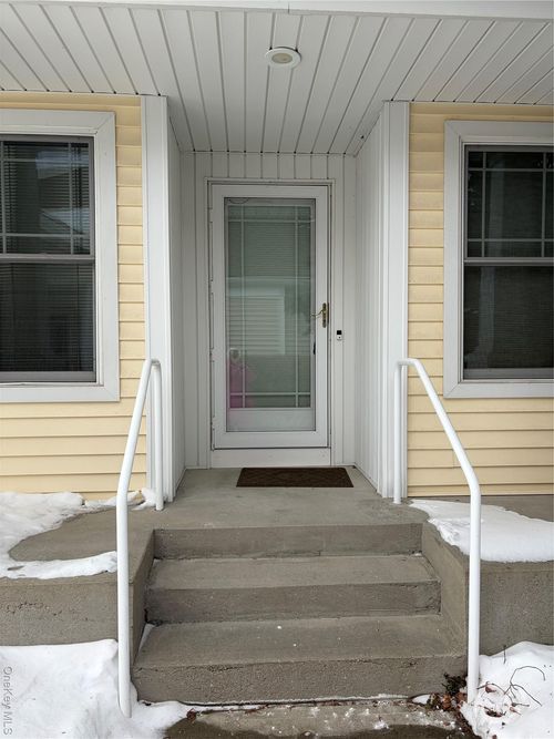 30 Oak Run, Stony Brook, NY, 11790-3344 | Card Image