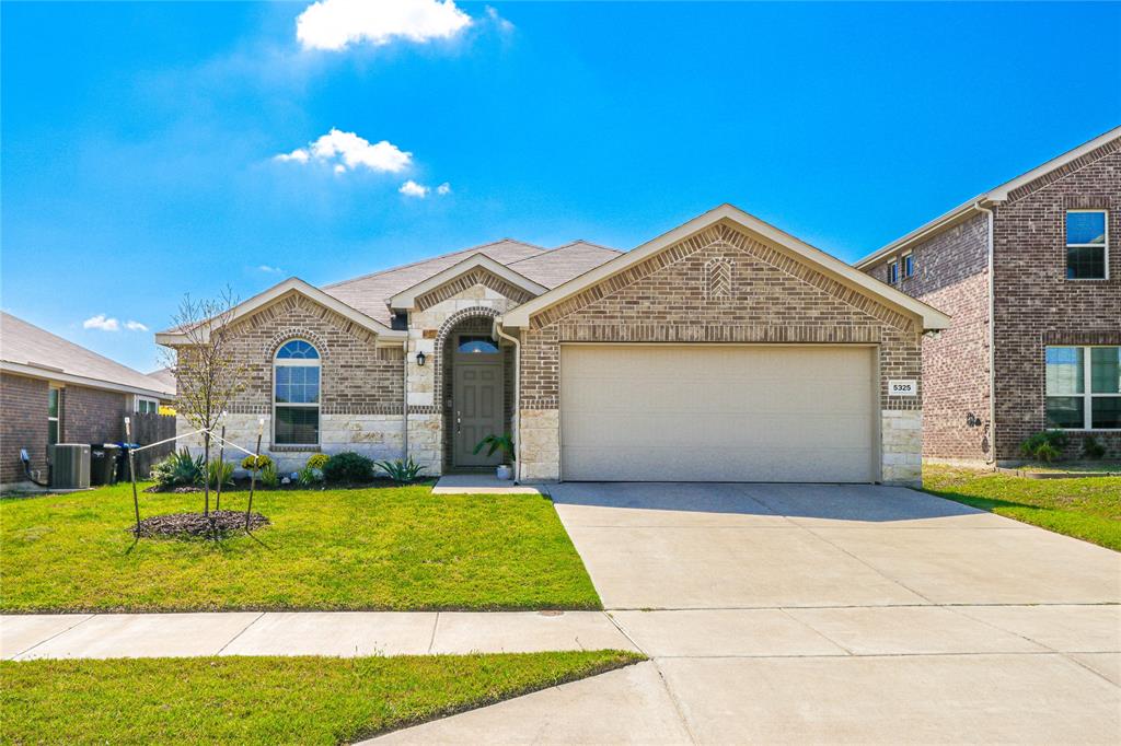 Brentlawn Dr, Fort Worth, TX 76179