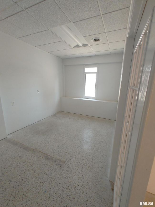 814 E River Dr, Home with 0 bedrooms, 0 bathrooms and null parking in Davenport IA | Image 4