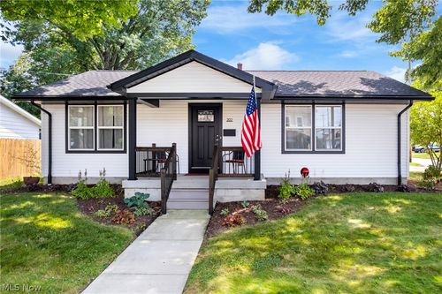 202 E Paradise St, Orrville, OH, 44667-2226 | Card Image
