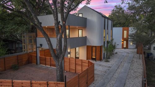 a-2704 Canterbury St, Austin, TX, 78702-5622 | Card Image