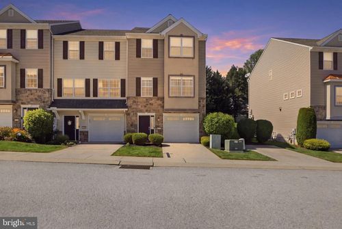 2450 Schultz Way, YORK, PA, 17402-4904 | Card Image