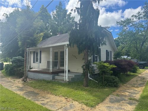 1604 E 27th St, Ashtabula, OH, 44004-5205 | Card Image