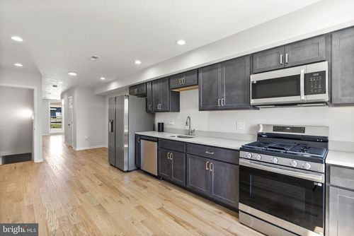 927 E Chase St, BALTIMORE, MD, 21202-5525 | Card Image