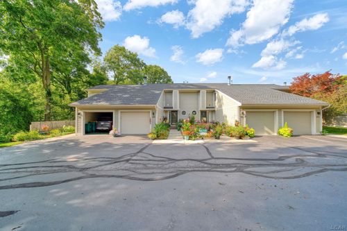 288 Whitlock St, Saline, MI, 48176-9679 | Card Image