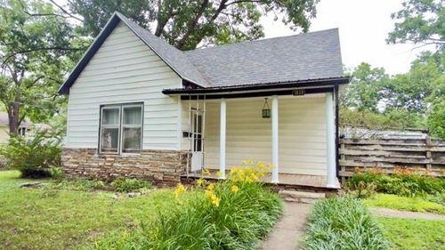 1030 W Walnut St, Nevada, MO, 64772-2056 | Card Image