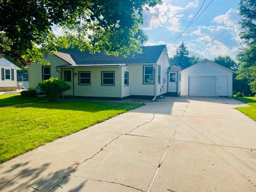 705 S 7th St, Oregon, IL, 61061-2103 | Card Image