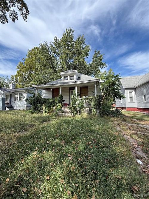1096 W Green St, Decatur, IL, 62522-2018 | Card Image