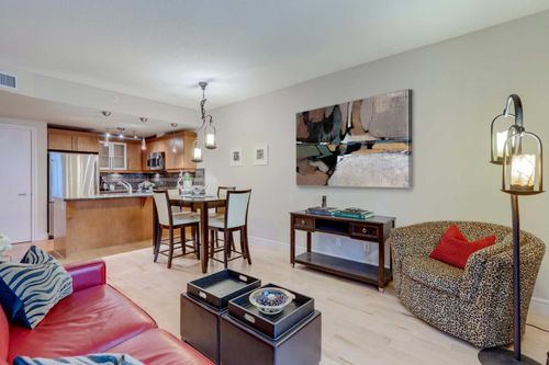 206-817 15 Ave Sw, Calgary, AB, T2R0H8 | Card Image