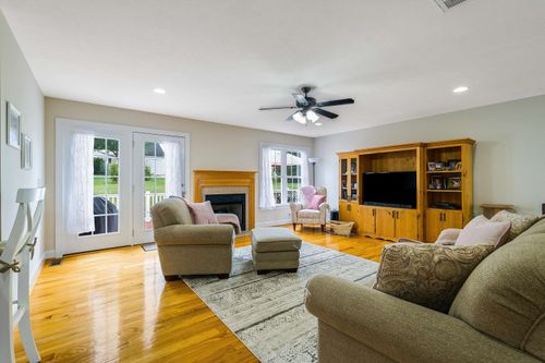 902 Waterton St, STAUNTON, VA, 24401-4095 | Card Image