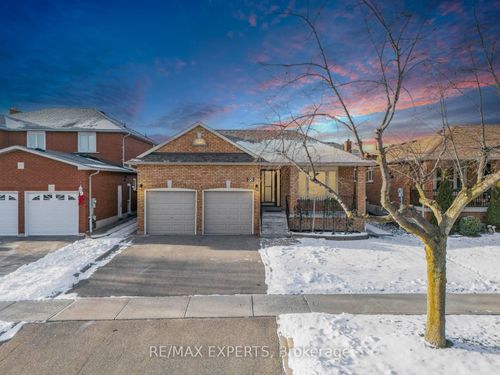 92 Mapes Avenue, Vaughan, ON, L4L8R9 | Card Image
