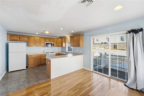 1-17 Grotto Ave, Pawtucket, RI, 02860-3536 | Card Image