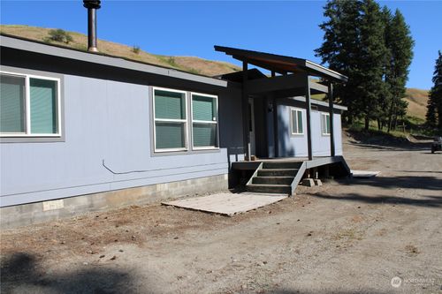 110 Bartroff Rd, Oroville, WA, 98844-9402 | Card Image