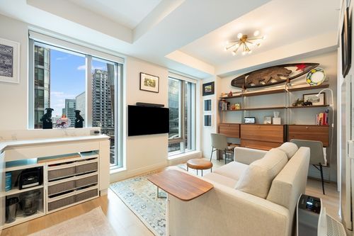 818-135 Seaport Blvd, Boston, MA, 02210 | Card Image