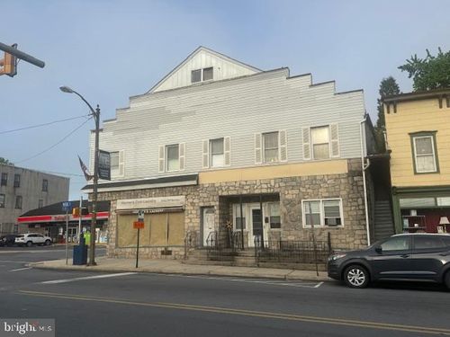 592 Main St, Slatington, PA, 18080-1433 | Card Image